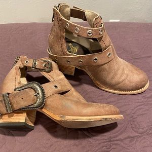 ❤️ Adorable Freebird Carsen Leather Booties ❤️